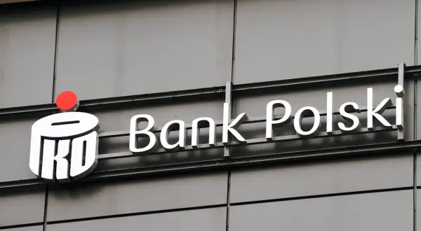 Logo PKO Bank Polski. Księgowanie transakcji w banku PKO BP to prosta sprawa.