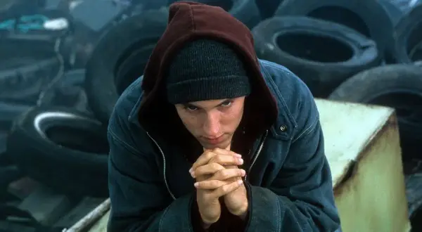 Eminem kto to - poznaj kontrowersyjnego rapera i jego historię