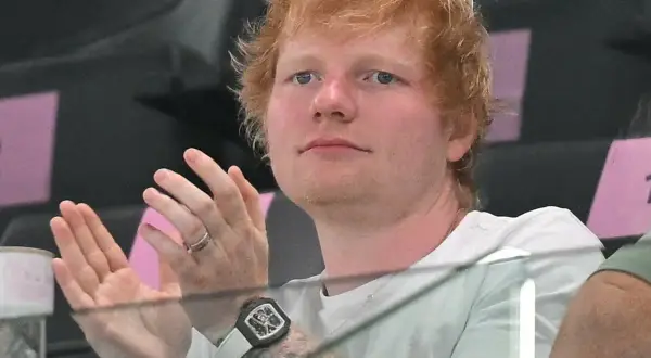 Z jakiego kraju pochodzi Ed Sheeran? Odkryj jego brytyjskie korzenie