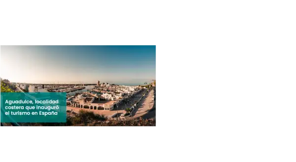 Mi lugar en Aguadulce: un puerto deportivo con casas blancas y el mar azul.