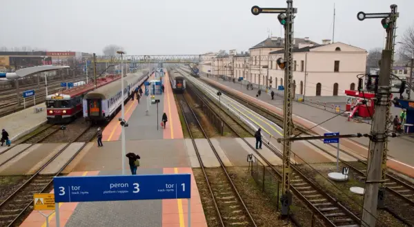 Dworzec w Białymstoku, peron 3. Zastanawiasz się nad ceną biletu PKP Białystok - Warszawa?