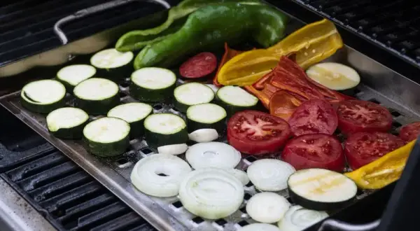 Jak grillować warzywa na grillu elektrycznym, aby uniknąć przypalenia?