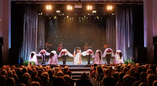 Elementy teatru: Kluczowe składniki, które zmieniają spektakl