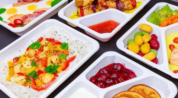 Catering dietetyczny: ile kosztuje na miesiąc i jak realnie oszczędzić?