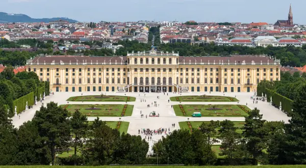 Pałac Schönbrunn w Wiedniu: najsłynniejsza rezydencja Habsburgów w Austrii