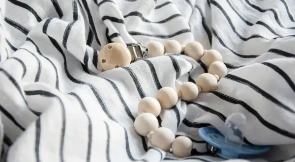 Jak zrobić zawieszki do smoczka - proste instrukcje i pomysły na DIY