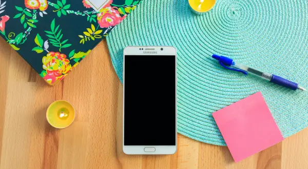 Nowy telefon na święta? Żaden problem. Możesz zamówić go przez Internet!