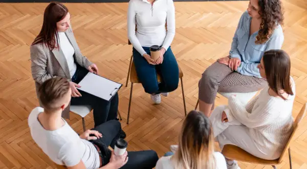 Szkolenia dla psychoterapeutów – jak wybrać najlepsze? Kompleksowy przewodnik