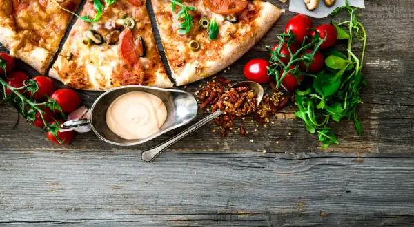 Czy pizza jest niezdrowa? Dowiedz się, jak jeść ją bez wyrzutów sumienia