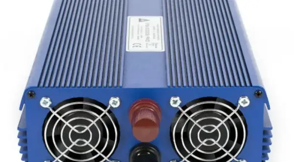 Najlepsza przetwornica do przyczepy kempingowej - uniknij problemów z elektroniką