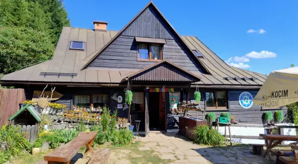 Bacówka PTTK pod Bereśnikiem: Odkryj Beskidy i Pieniny!