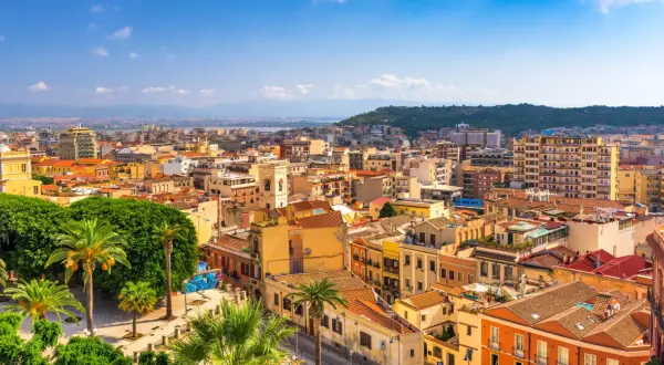 Cagliari atrakcje: Odkryj najciekawsze miejsca, które musisz zobaczyć