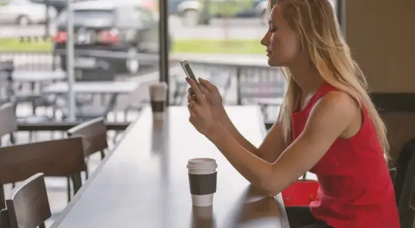 Dlaczego nie ma zasięgu w telefonie? Oto najczęstsze przyczyny i rozwiązania