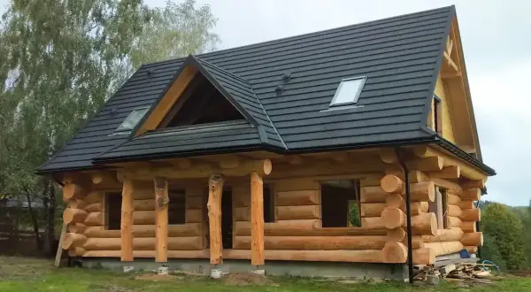 Piękny dom z bali góralskich, idealny na wypoczynek. Sprawdź nasz cennik!
