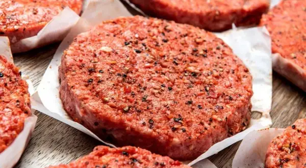 Jak przyprawić mięso na hamburgery? Sekret soczystości!