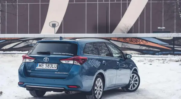 Toyota Auris Hybrid: Ile naprawdę pali? Realne spalanie 3,5-7,5 l/100 km