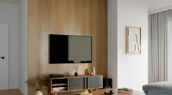 Nowoczesny salon z dominującą ścianą z desek, na której wisi telewizor. Obok stoi komoda z dekoracjami.