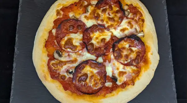 Pizza au Chorizo Maison: Recette Facile & Astuces d'Expert