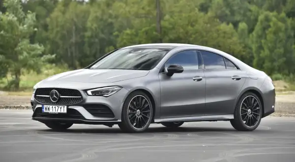 Mercedes CLA 200: Pojemność baku, spalanie i zasięg - ile przejedziesz?