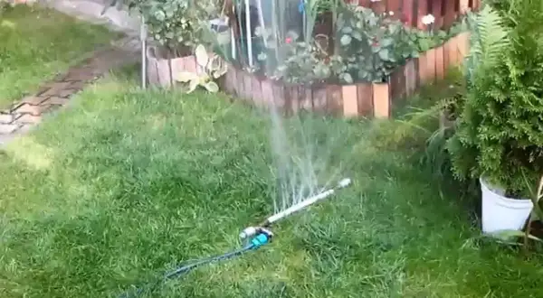 Zrób własny zraszacz obrotowy: Prosty poradnik DIY