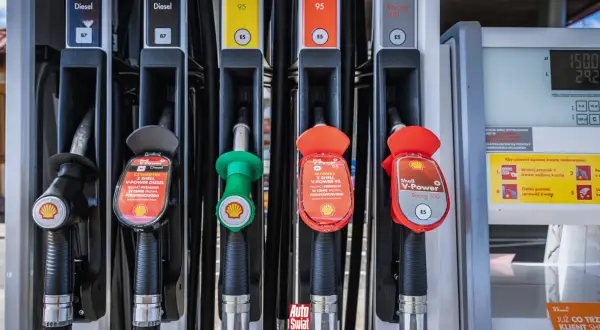 Pistolety na stacji Shell: Diesel, V-Power Diesel, V-Power 95, Racing 100. Sprawdź ceny paliw dzisiaj.