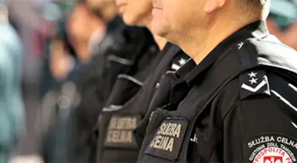 Celnik na lotnisku: Zarobki do 9370 zł brutto poznaj składniki