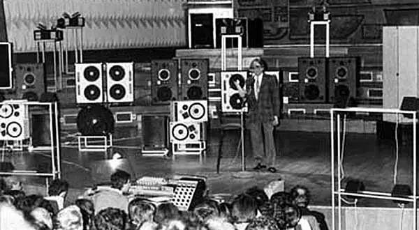 Co to jest muzyka elektroniczna? Poznaj jej fascynującą historię i charakterystyki