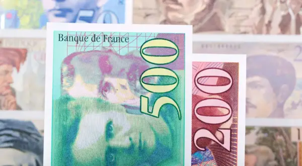 Francuskie banknoty 500 i 200 franków. Kiedyś najdroższa waluta w Europie, teraz tylko wspomnienie.