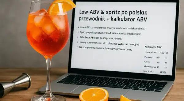 Szklanka Aperol Spritz obok laptopa z prezentacją o lekkich drinkach i kalkulatorem ABV. Idealny zestaw do nauki o alkoholach.