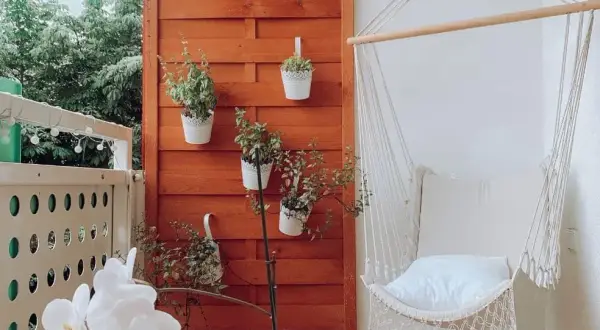 Montaż płotu lamelowego na balkonie: Poradnik DIY krok po kroku