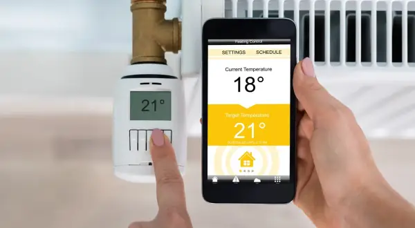 Digitale Heizungssteuerung per App: Ob die Gastherme im Sommer ausschalten oder anlassen, wird hier bequem eingestellt.