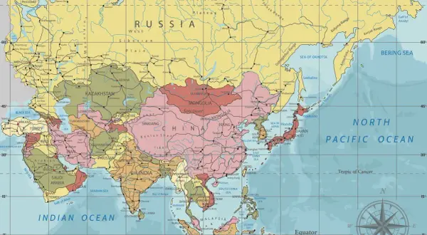 Mapa Azji z zaznaczonymi stolicami, takimi jak Pekin, Tokio, Seul, Ułan Bator, Astana.