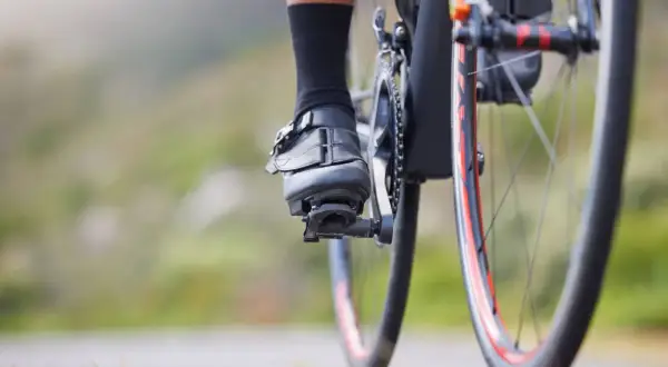 Jakie buty na rower crossowy zapewnią komfort i wytrzymałość?