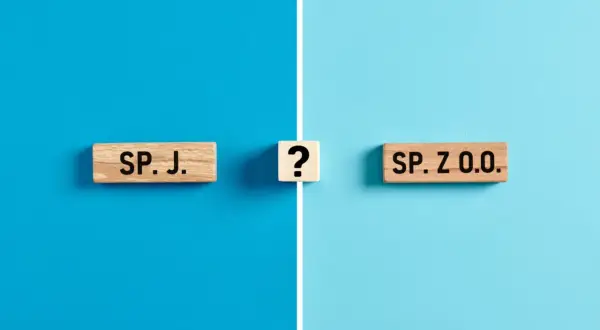 Drewniane klocki z napisami "SP. J." i "SP. Z O.O." oraz znak zapytania na niebieskim tle.