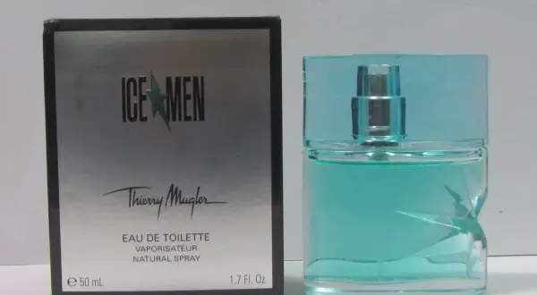 Mugler a man, woda toaletowa Ice Men w błękitnym flakonie i srebrnym opakowaniu.