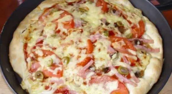 Pizza z Thermomixa: Pieczenie na MAXA dla chrupiącego spodu