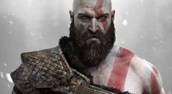 Kratos, bóg wojny z greckiej mitologii, z groźnym spojrzeniem i charakterystycznym czerwonym znakiem na twarzy.