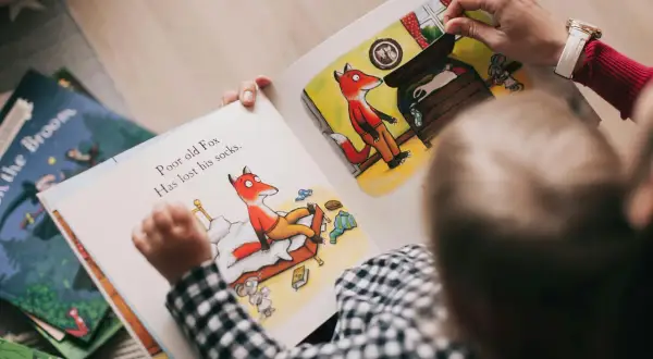 Ile godzin pracuje opiekunka w żłobku? Odkryj zaskakujące fakty