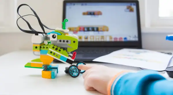 Zajęcia z robotyki w przedszkolu: rozwój umiejętności i kreatywności dzieci