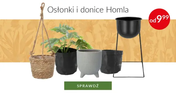 Różnorodne osłonki na doniczki: pleciona wisząca, czarna papierowa, szara ceramiczna na nóżkach i czarna metalowa na stojaku.