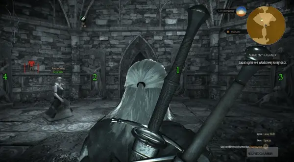 Geralt stoi przed magicznym kaganekiem w Wiedźmin 3, gotów rozpalić ognie we właściwej kolejności.