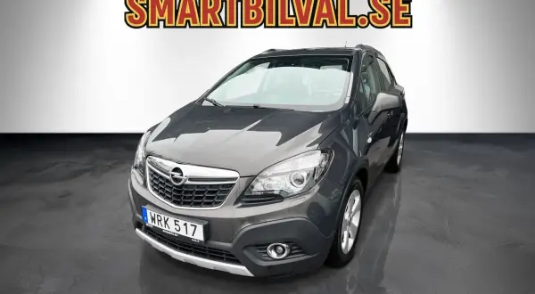 Mörkgrå Opel Mokka, perfekt för en begagnad bilaffär. Läs vårt opel mokka begagnad test för att hitta din drömbil.