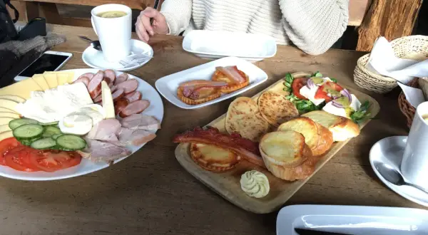Gdzie zjeść w Zakopanem? Najlepsze restauracje, które zachwycą smakiem