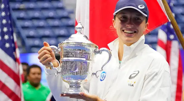 Czy puchar US Open jest przechodni? Odkryj prawdę o trofeum