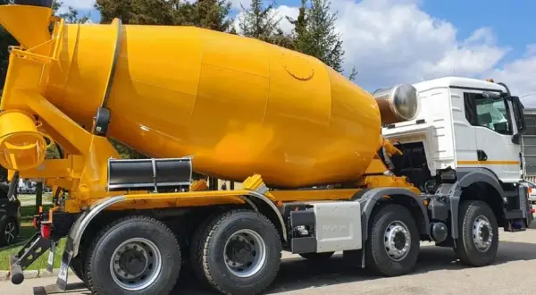 Ile waży betoniarka? Waga, transport i stabilność - poradnik