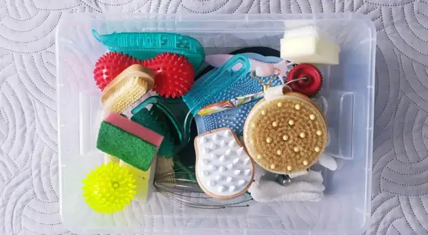 Zabawki sensoryczne dla trzylatka: Odkryj rozwój, bezpieczeństwo i DIY