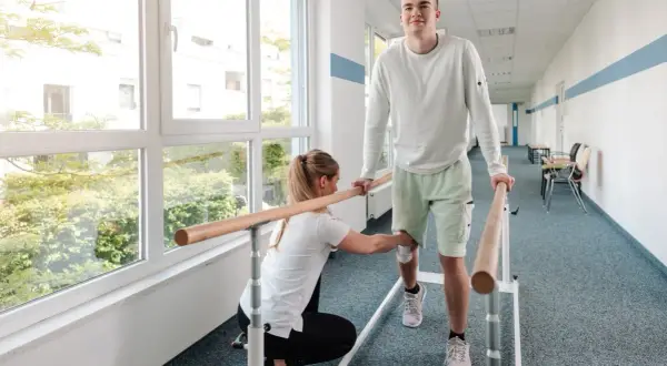 Ile wynosi świadczenie rehabilitacyjne po ustaniu zatrudnienia? Sprawdź, co przysługuje!