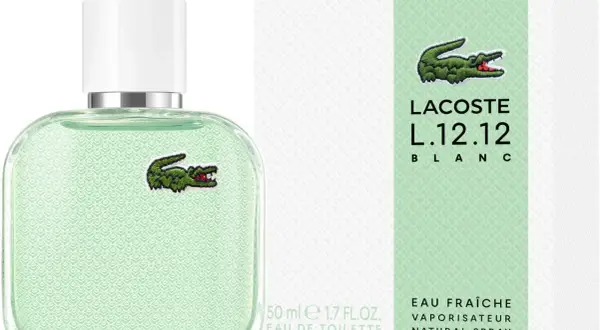 Perfumy Lacoste L.12.12 Blanc w białym, teksturowanym flakonie z zielonym krokodylem. Idealne na lato.