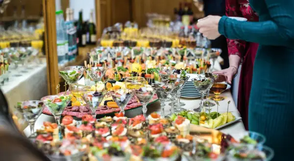 Gdzie można zamówić catering? Sprawdź najlepsze oferty w Polsce