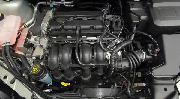 Silnik Ford Focus MK2 1.6 benzyna. Czysty i zadbany, gotowy do jazdy.
